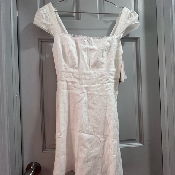 Reformation Elegant White Cap Sleeve Dress, size 6 - Picture 2 of 2